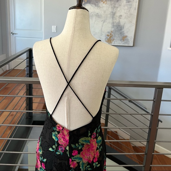 NWT Michael Costello Savannah Gown in Fuchsia Floral REVOLVE - Picture 8 of 10